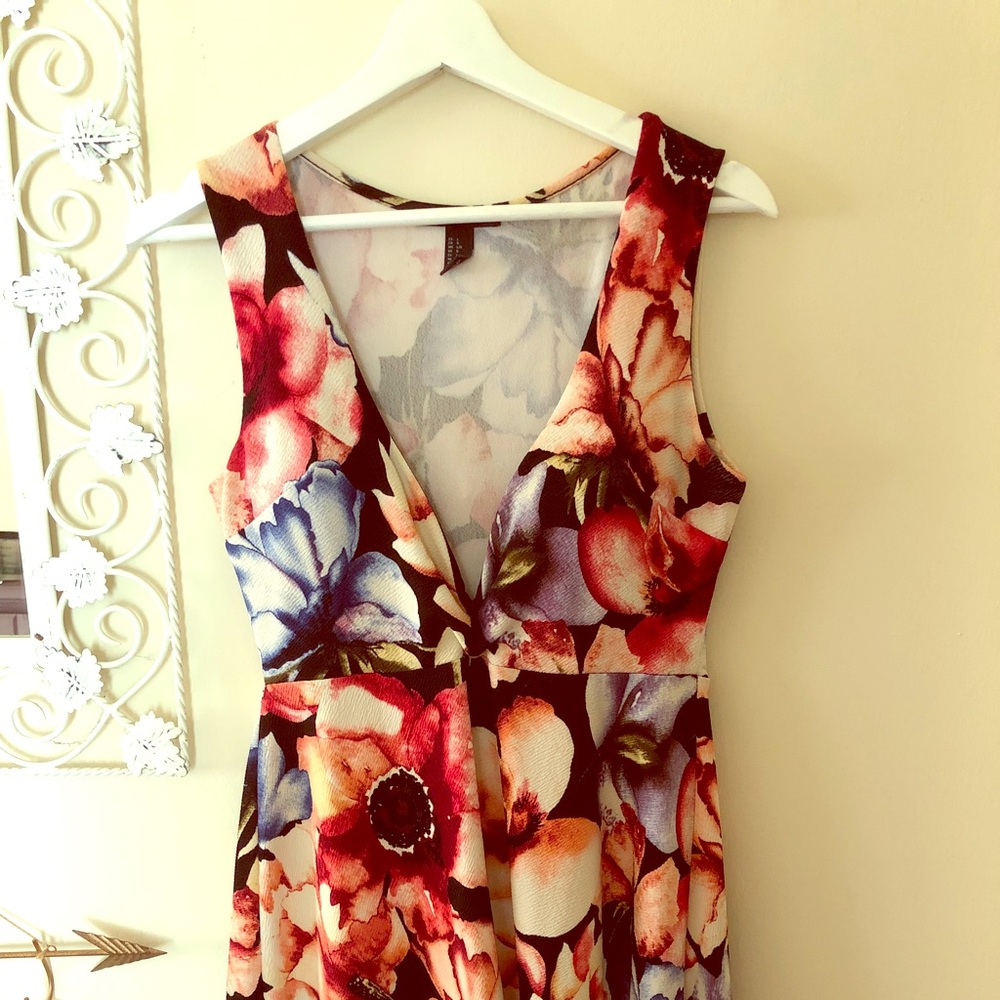 Forever 21 plunging neckline Floral dress
